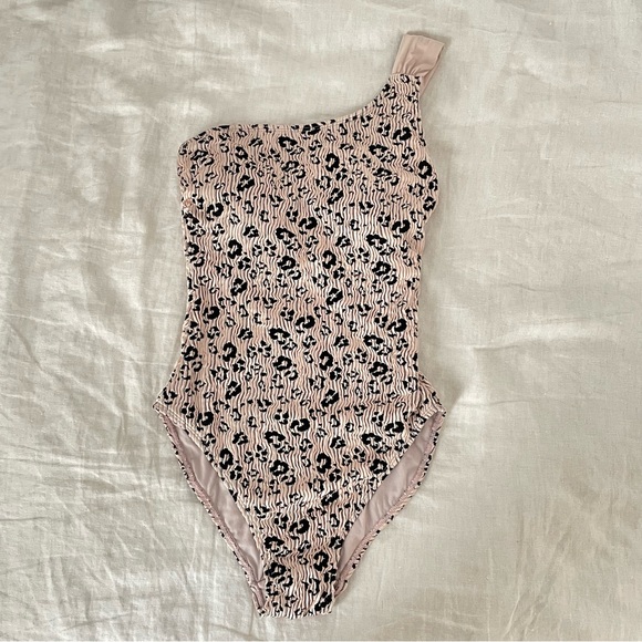 Time and Tru Women's Leopard Jacquard One-Piece Swimsuit - Picture 4 of 16
